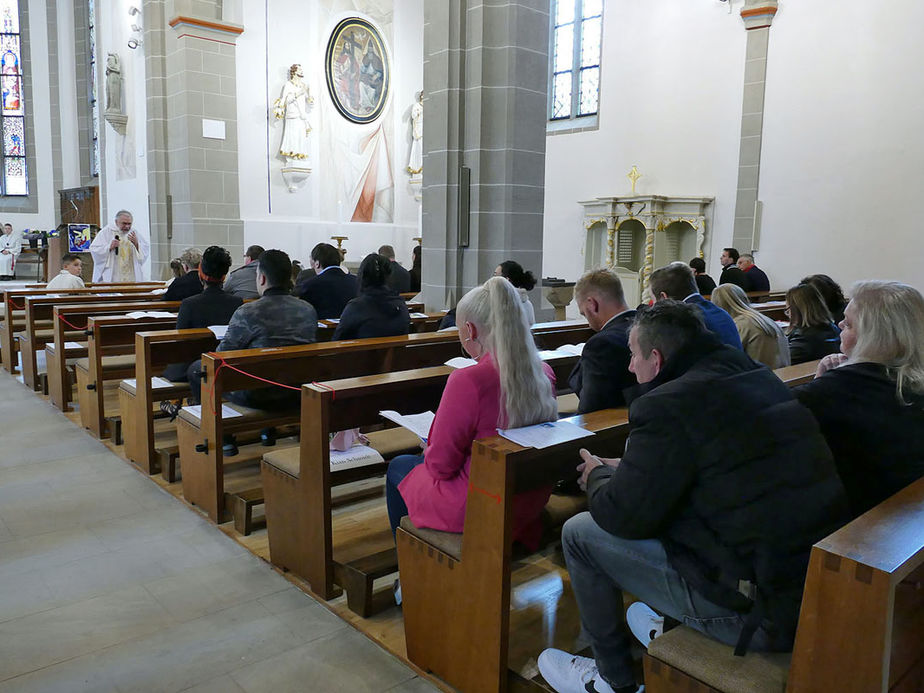 Feier der 1. Heiligen Kommunion in Sankt Crescentius (Foto: Karl-Franz Thiede)